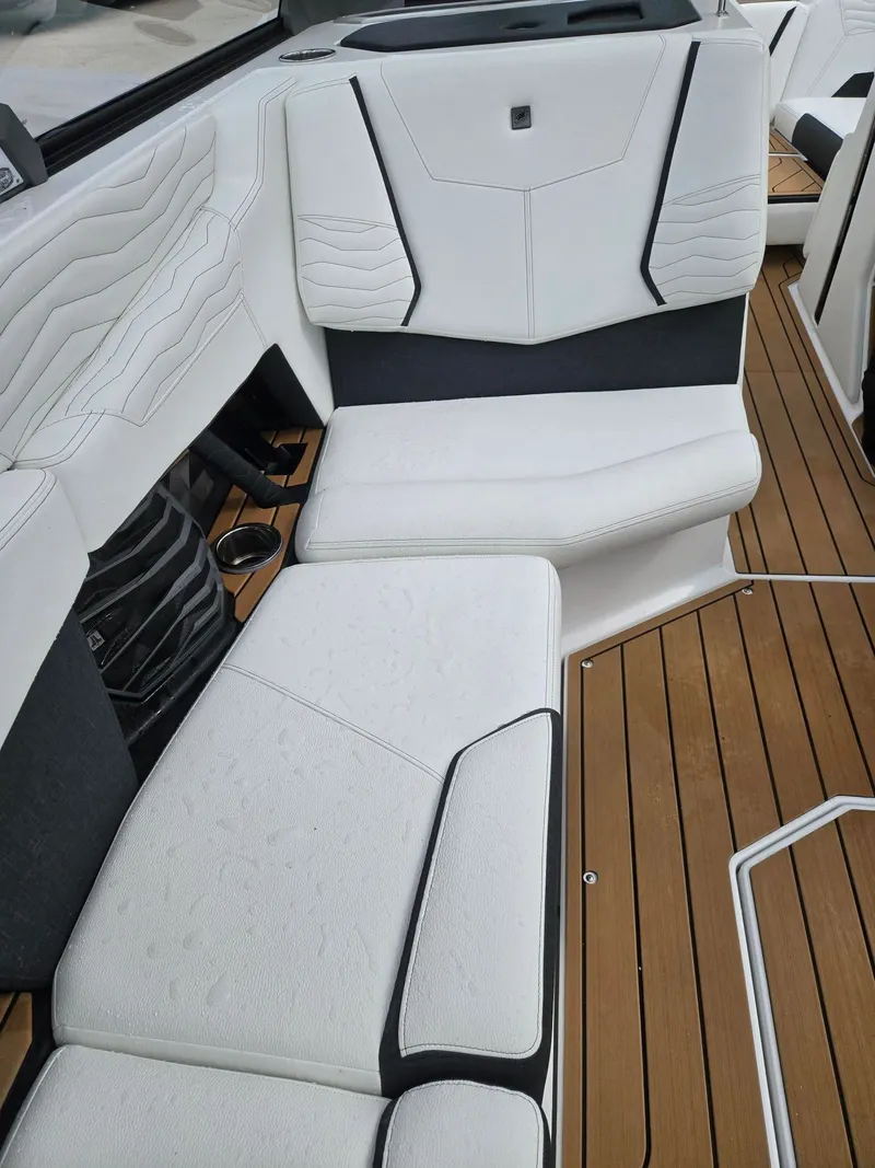 Slide: The Image of Nautique Super Air Nautique G21 2026 - 10