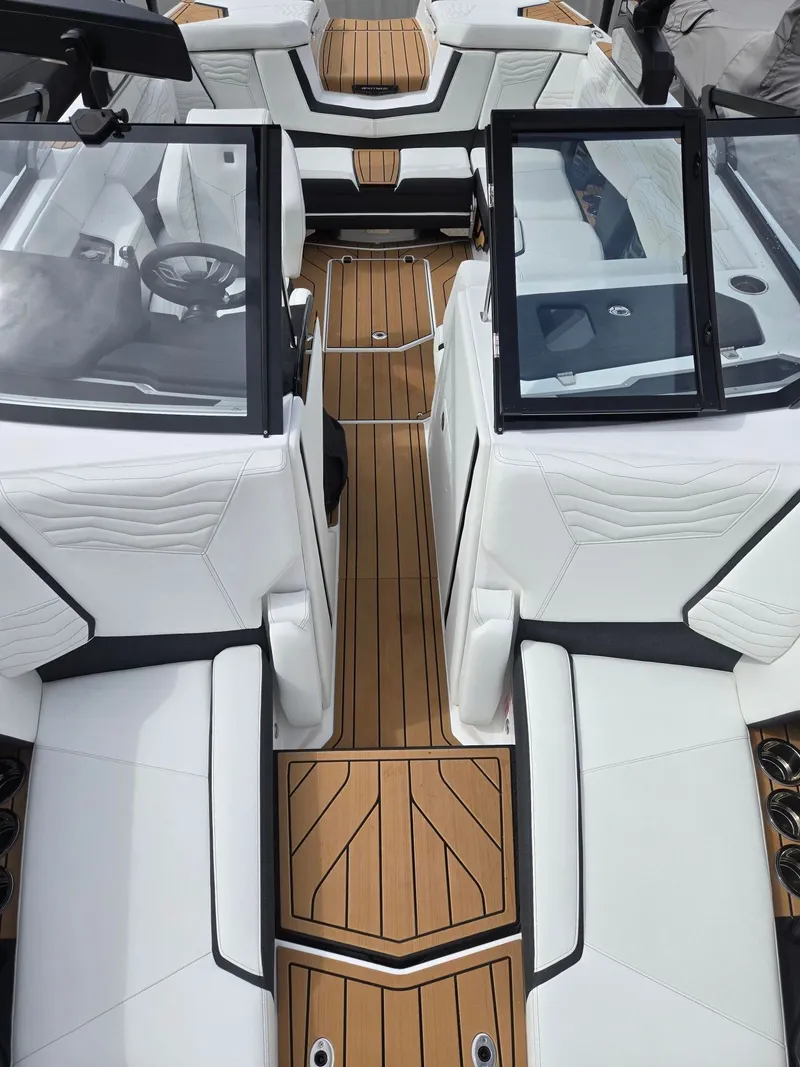 Slide: The Image of Nautique Super Air Nautique G21 2026 - 16