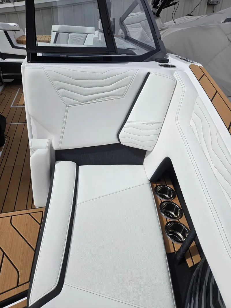 Slide: The Image of Nautique Super Air Nautique G21 2026 - 18