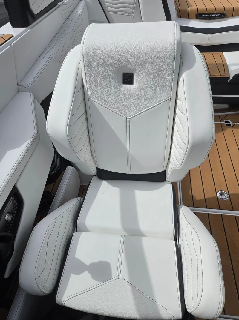 Slide: The Image of Nautique Super Air Nautique G21 2026 - 19