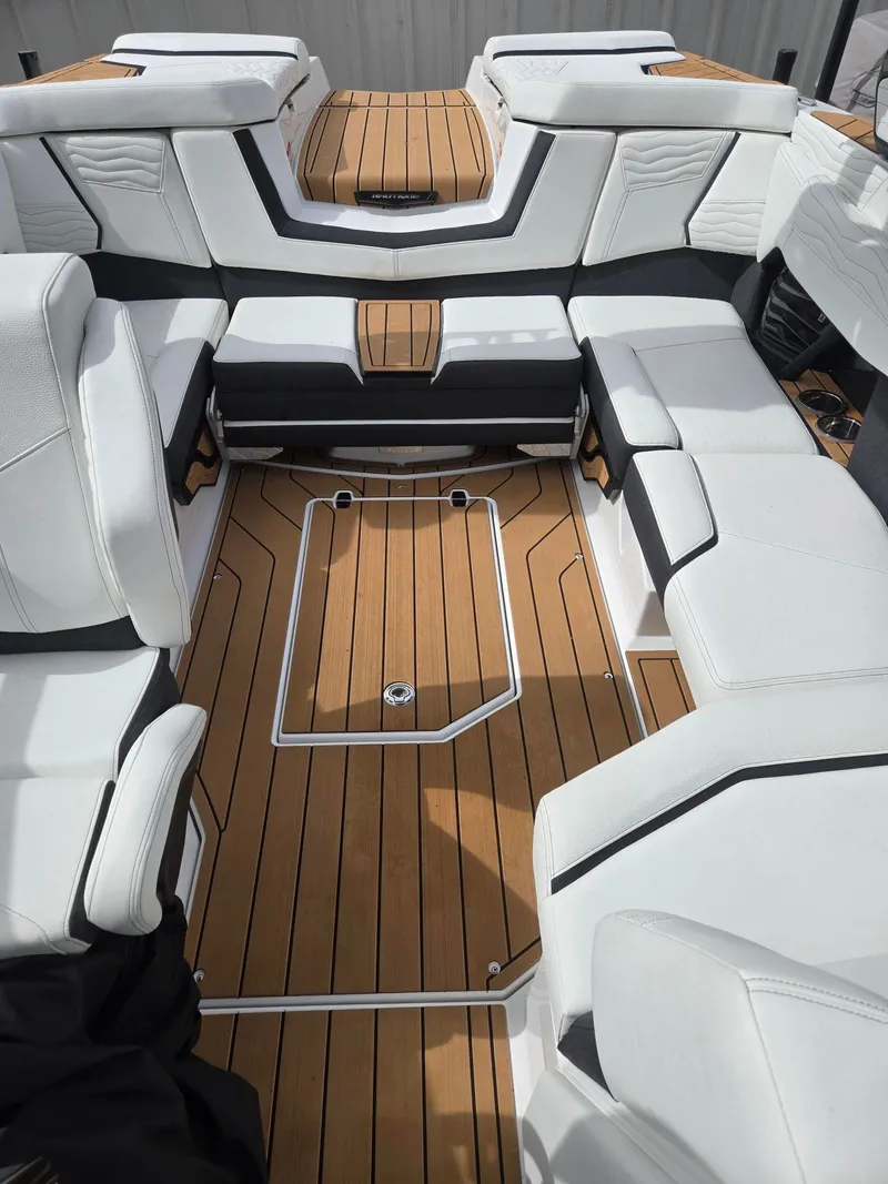 Slide: The Image of Nautique Super Air Nautique G21 2026 - 20