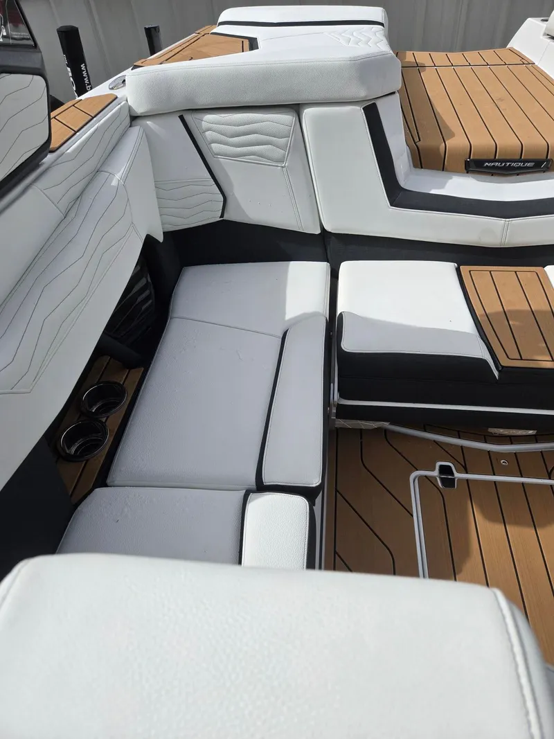 Slide: The Image of Nautique Super Air Nautique G21 2026 - 21