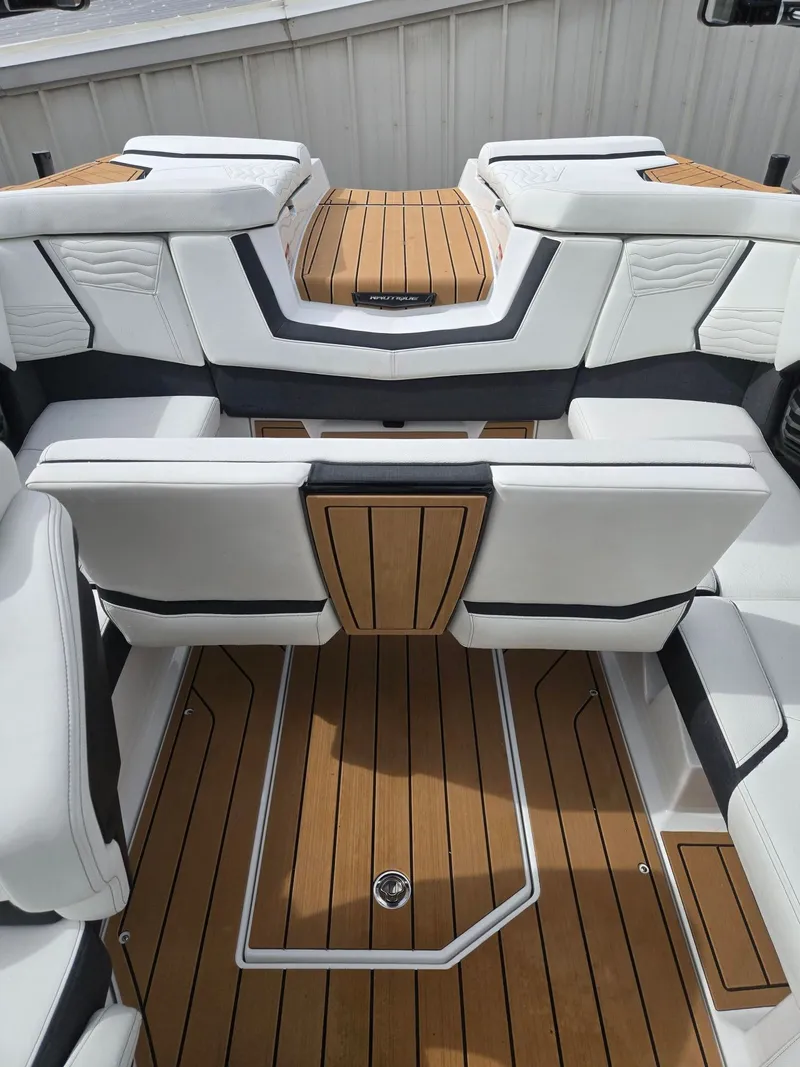 Slide: The Image of Nautique Super Air Nautique G21 2026 - 23