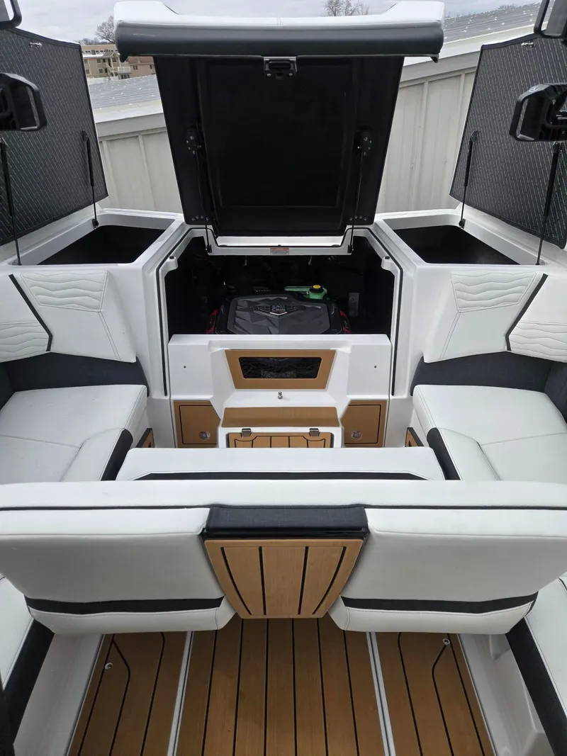 Slide: The Image of Nautique Super Air Nautique G21 2026 - 27