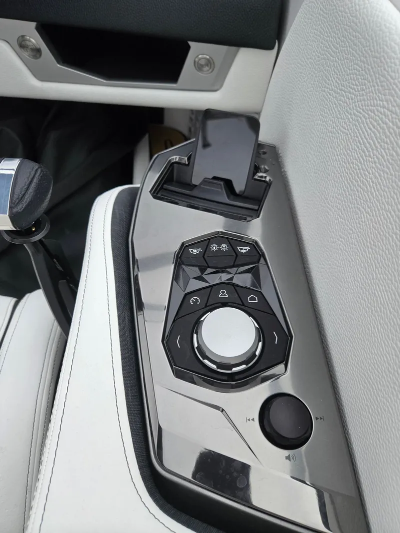 Slide: The Image of Nautique Super Air Nautique G21 2026 - 30