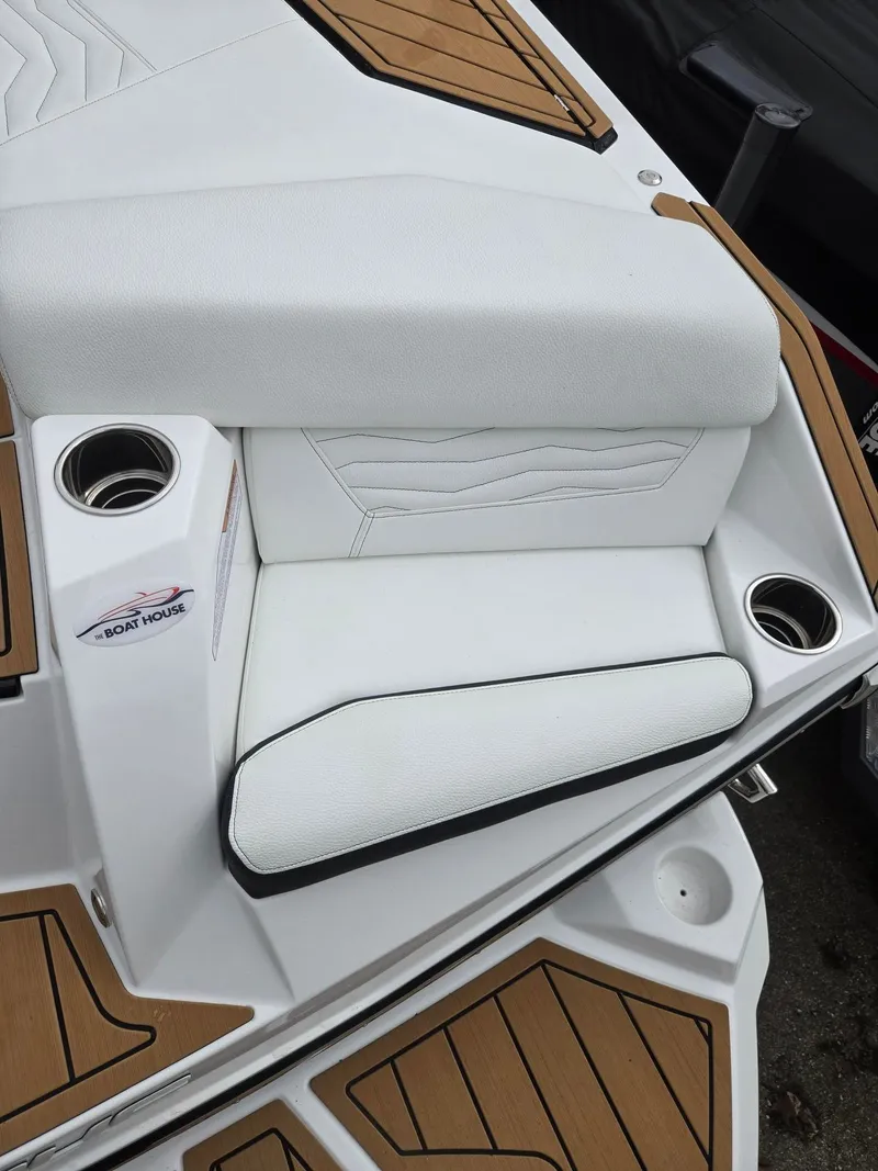 Slide: The Image of Nautique Super Air Nautique G21 2026 - 6