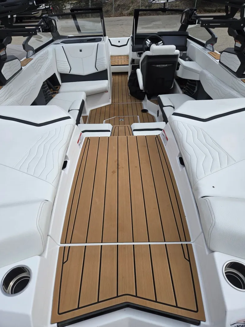 Slide: The Image of Nautique Super Air Nautique G21 2026 - 7