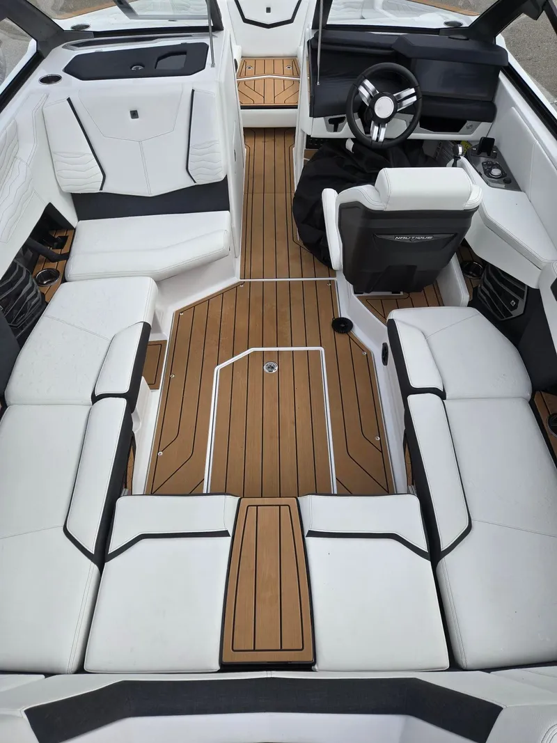 Slide: The Image of Nautique Super Air Nautique G21 2026 - 8