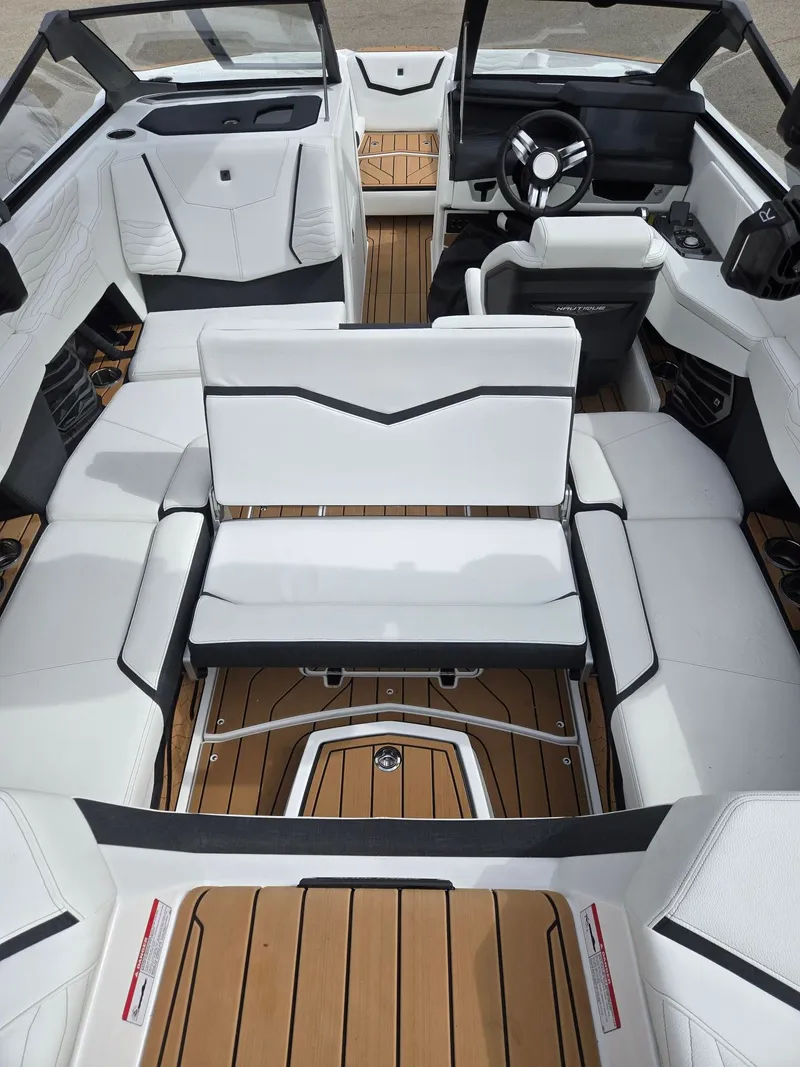 Slide: The Image of Nautique Super Air Nautique G21 2026 - 9