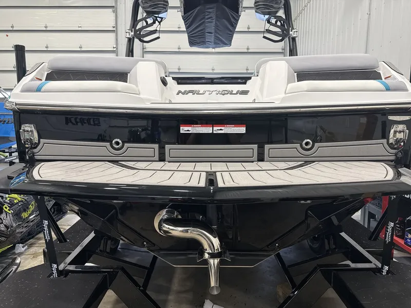 Slide: The Image of Nautique Super Air Nautique GS22 2026 - 14