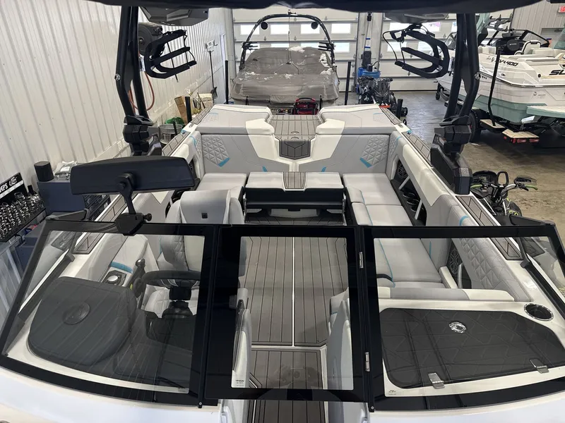 Slide: The Image of Nautique Super Air Nautique GS22 2026 - 16