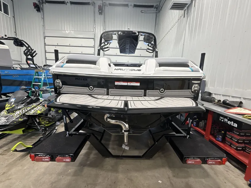 Slide: The Image of Nautique Super Air Nautique GS22 2026 - 6