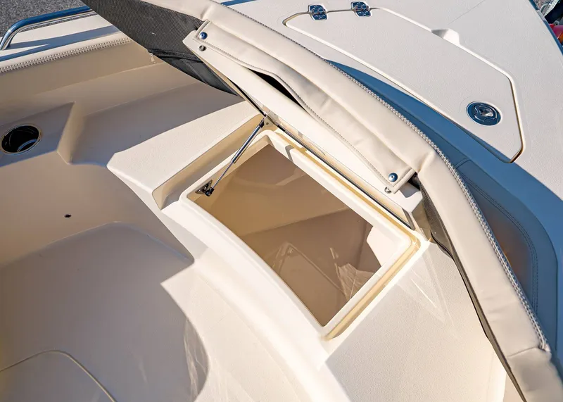 Slide: The Image of Scout 188 Sport Dorado 2026 - 24