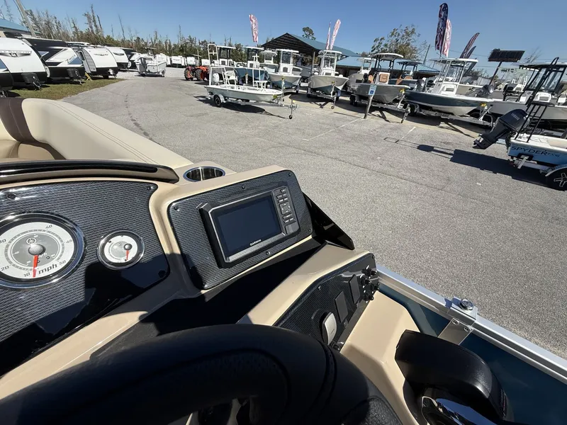 Slide: The Image of SunCatcher Select Series 20C-90HP SHO YAMAHA 2026 - 6