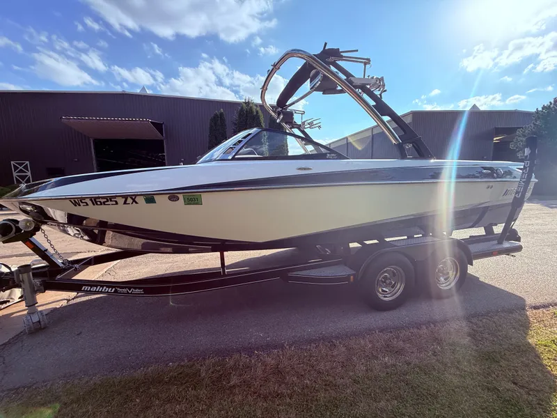 The Image of Malibu Wakesetter 23 LSV 2013 - 1