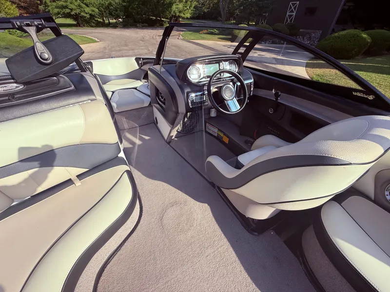 Slide: The Image of Malibu Wakesetter 23 LSV 2013 - 565