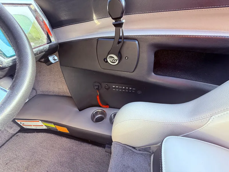 Slide: The Image of Malibu Wakesetter 23 LSV 2013 - 721