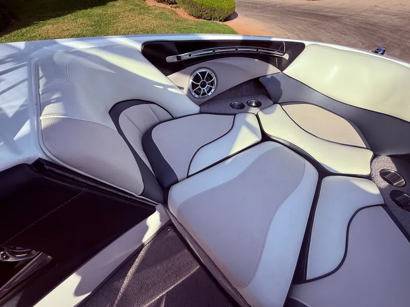 Slide: The Image of Malibu Wakesetter 23 LSV 2013 - 702