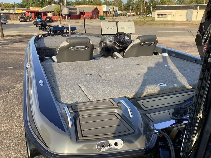 Slide: The Image of Phoenix Bass Boat 21 XE 2024 - 12