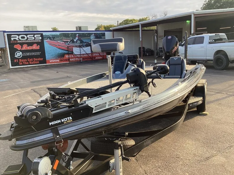 Slide: The Image of Phoenix Bass Boat 21 XE 2024 - 15