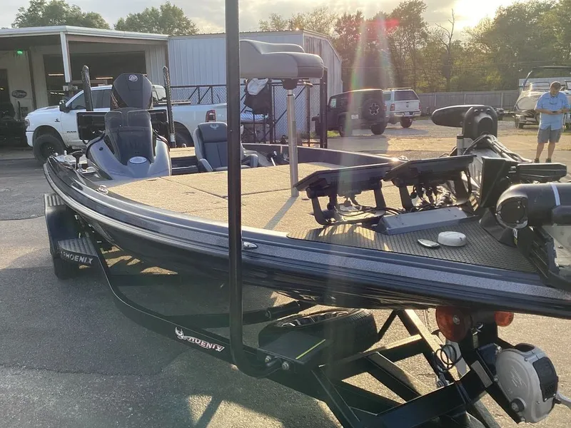 Slide: The Image of Phoenix Bass Boat 21 XE 2024 - 17