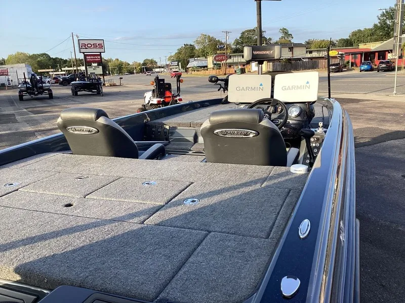 Slide: The Image of Phoenix Bass Boat 21 XE 2024 - 23
