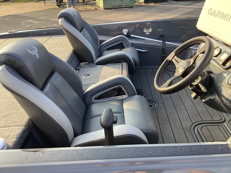 Slide: The Image of Phoenix Bass Boat 21 XE 2024 - 27