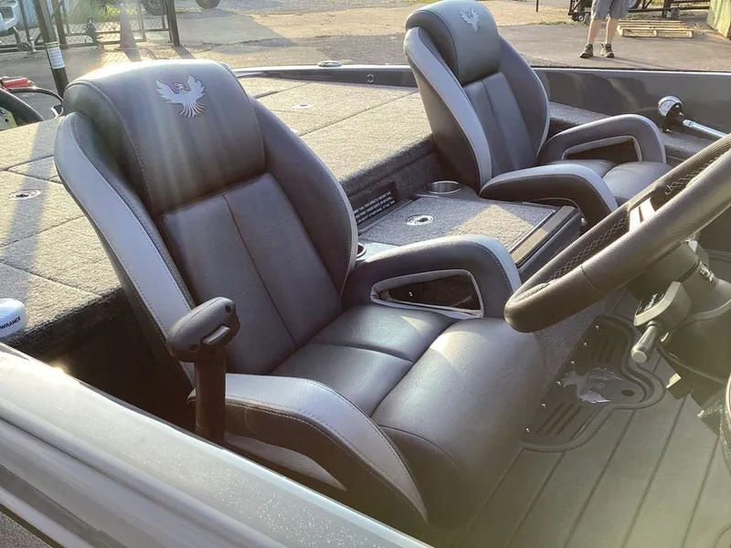 Slide: The Image of Phoenix Bass Boat 21 XE 2024 - 28