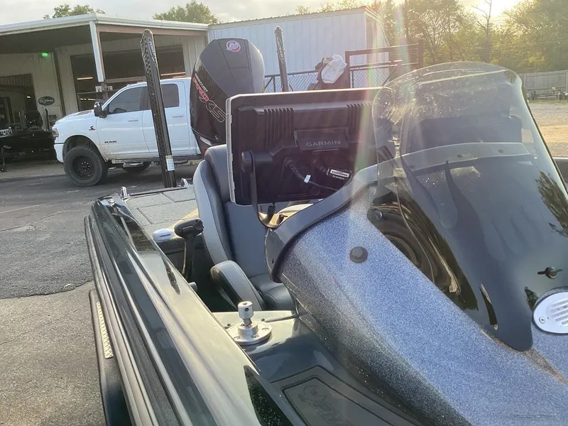 Slide: The Image of Phoenix Bass Boat 21 XE 2024 - 30