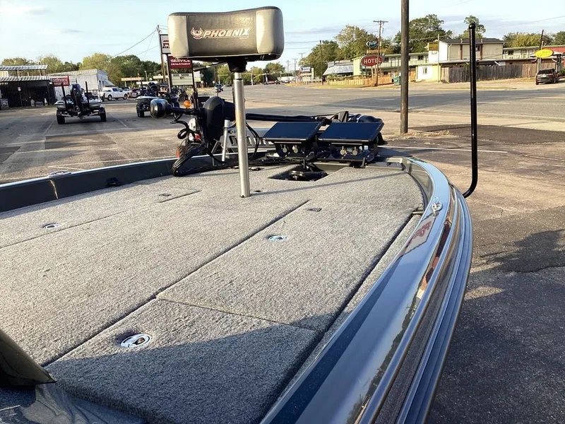 Slide: The Image of Phoenix Bass Boat 21 XE 2024 - 32