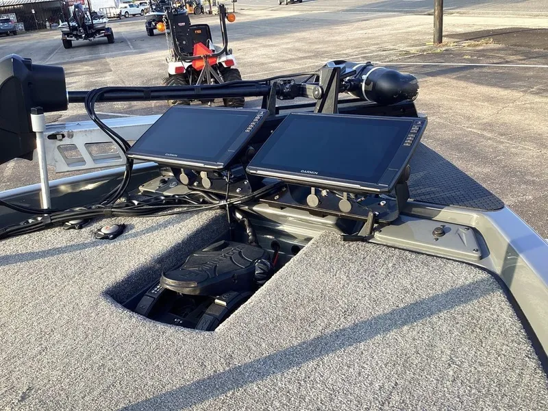 Slide: The Image of Phoenix Bass Boat 21 XE 2024 - 33