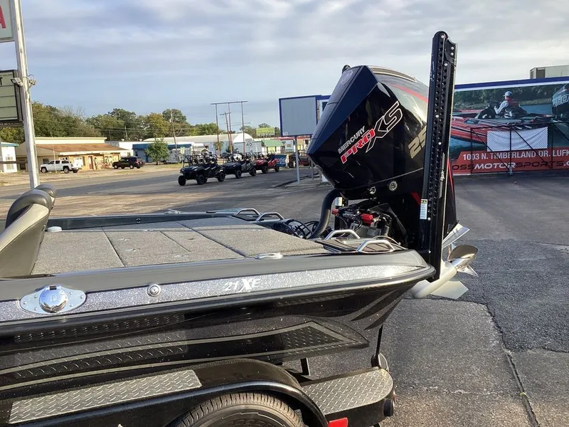 Slide: The Image of Phoenix Bass Boat 21 XE 2024 - 6