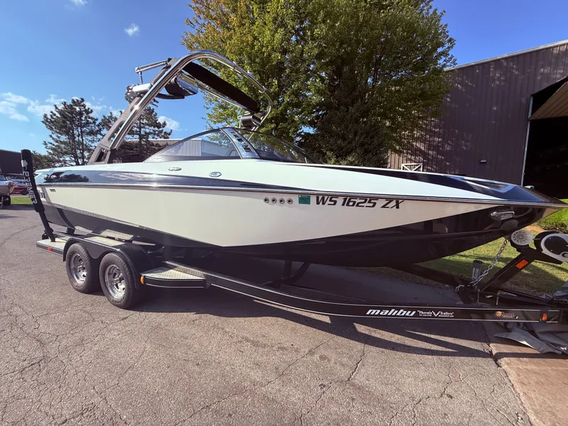 Slide: The Image of Malibu Wakesetter 23 LSV 2013 - 701