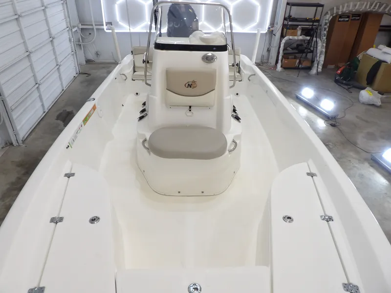 Slide: The Image of NauticStar 2140 Sport Shallow Bay 2017 - 13