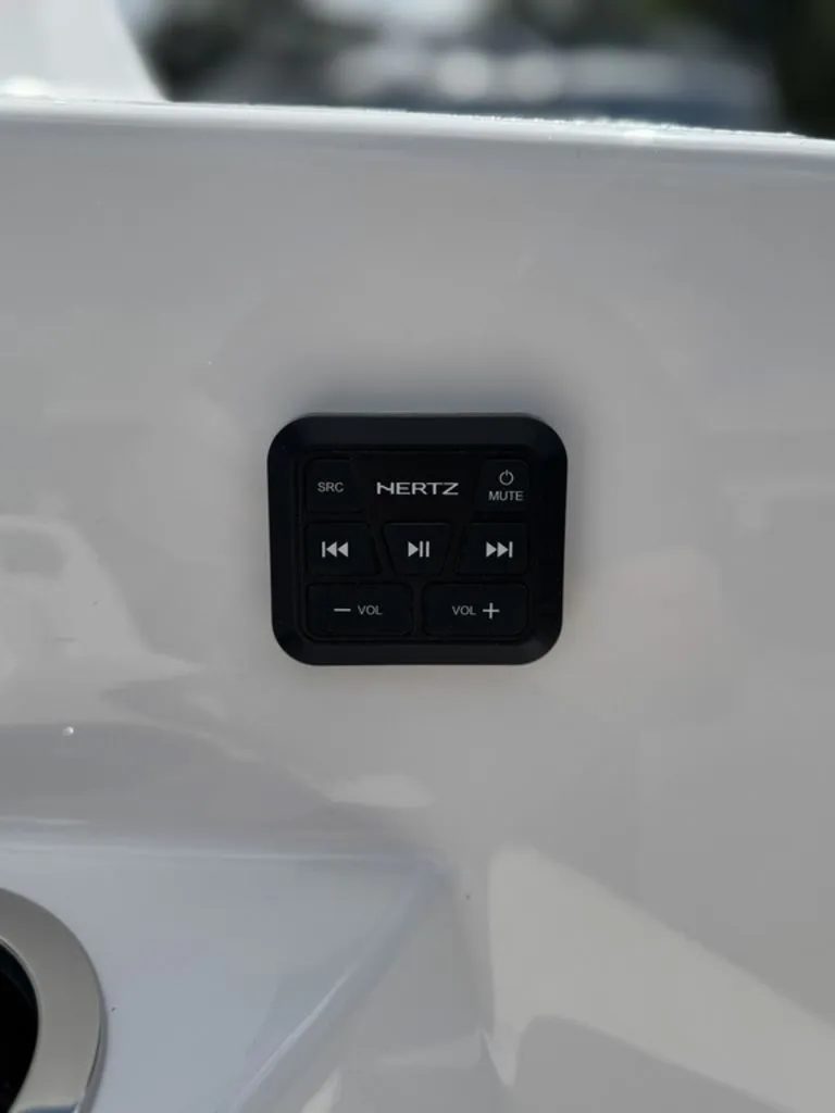 Slide: The Image of Yamaha 222 FSH Sport E 2026 - 10