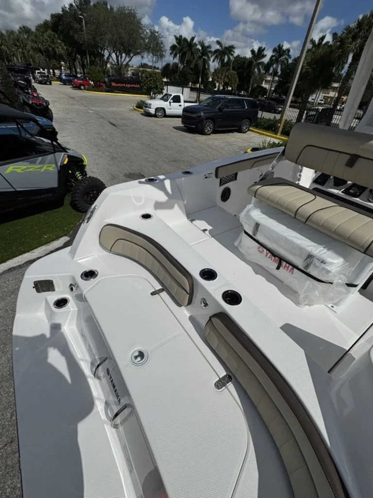 Slide: The Image of Yamaha 222 FSH Sport E 2026 - 12