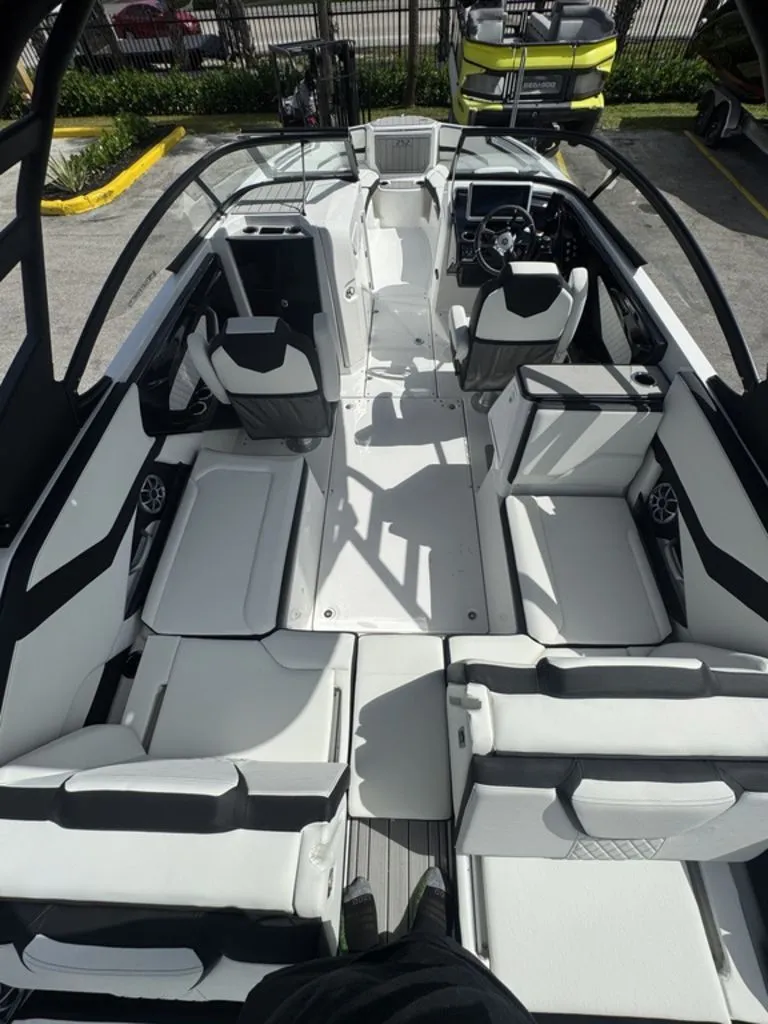 Slide: The Image of Yamaha 252SE 2026 - 13