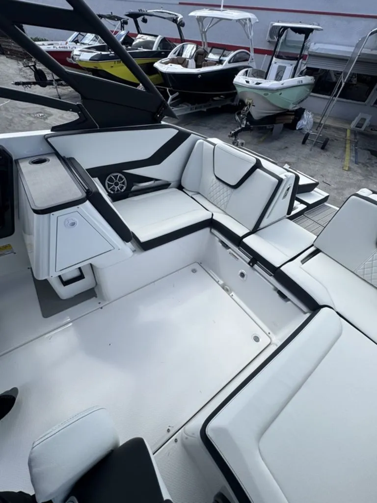 Slide: The Image of Yamaha 252SE 2026 - 15