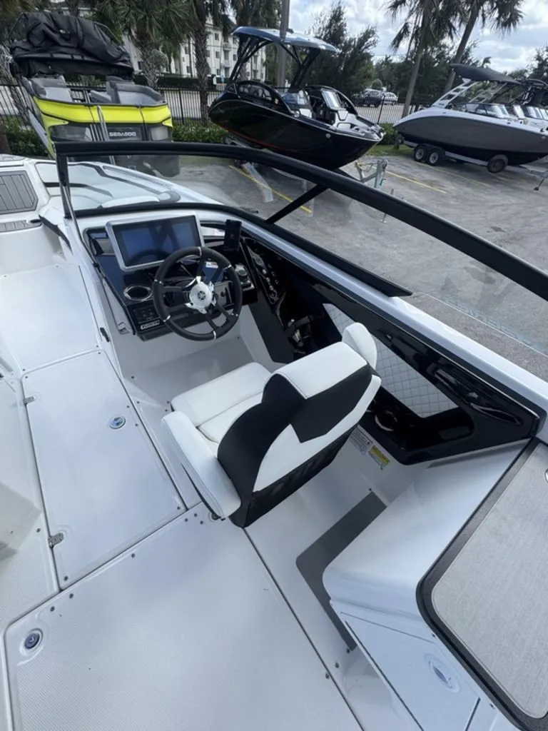 Slide: The Image of Yamaha 252SE 2026 - 16