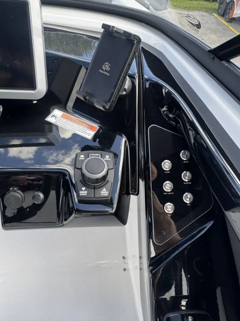 Slide: The Image of Yamaha 252SE 2026 - 19