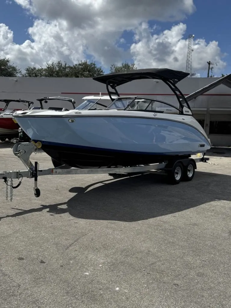 Slide: The Image of Yamaha 252SE 2026 - 2