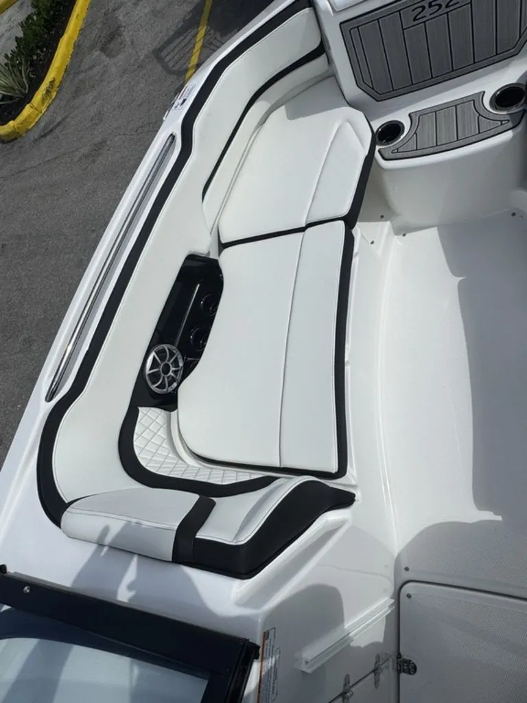 Slide: The Image of Yamaha 252SE 2026 - 23