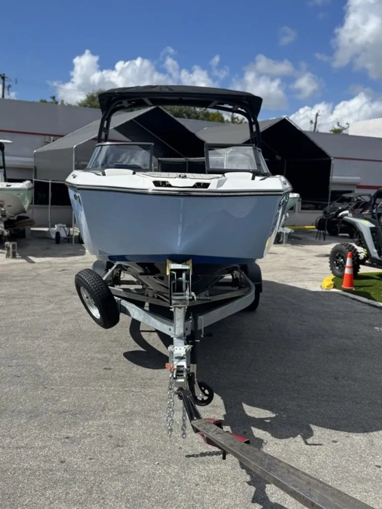 Slide: The Image of Yamaha 252SE 2026 - 3