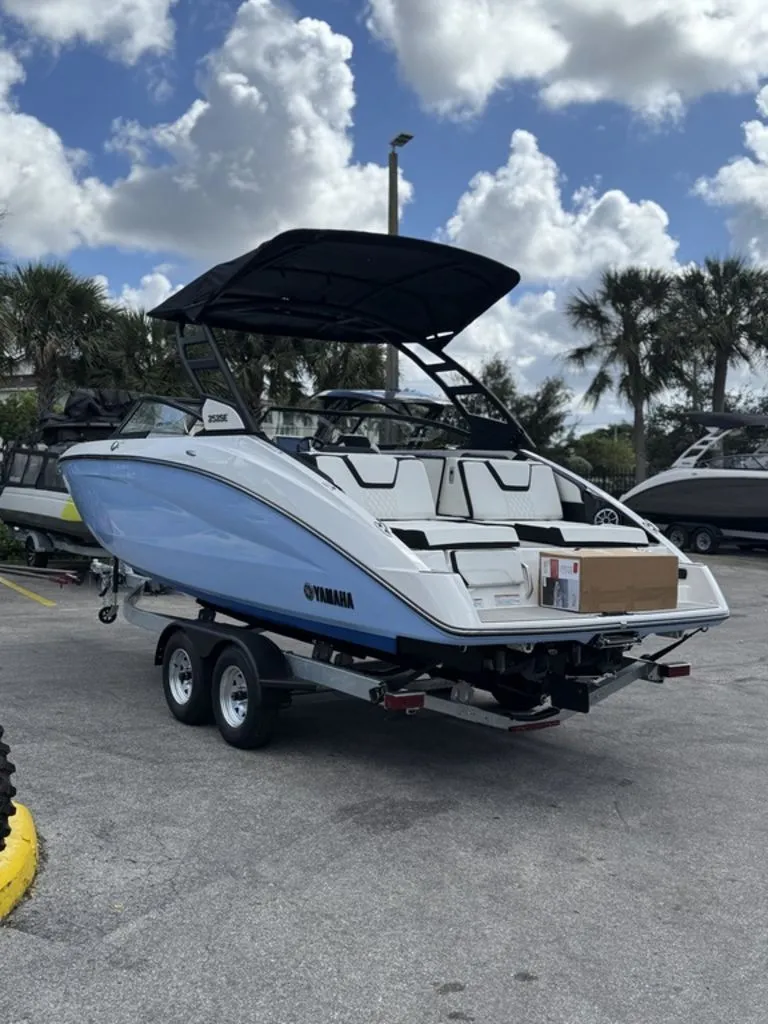 Slide: The Image of Yamaha 252SE 2026 - 4