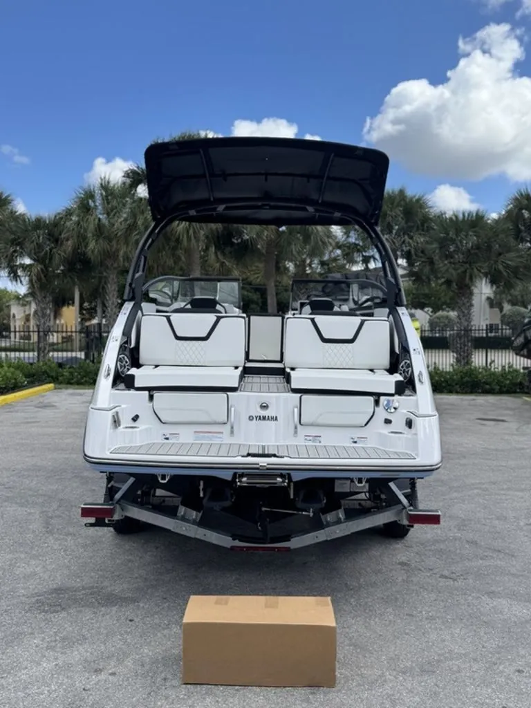 Slide: The Image of Yamaha 252SE 2026 - 6