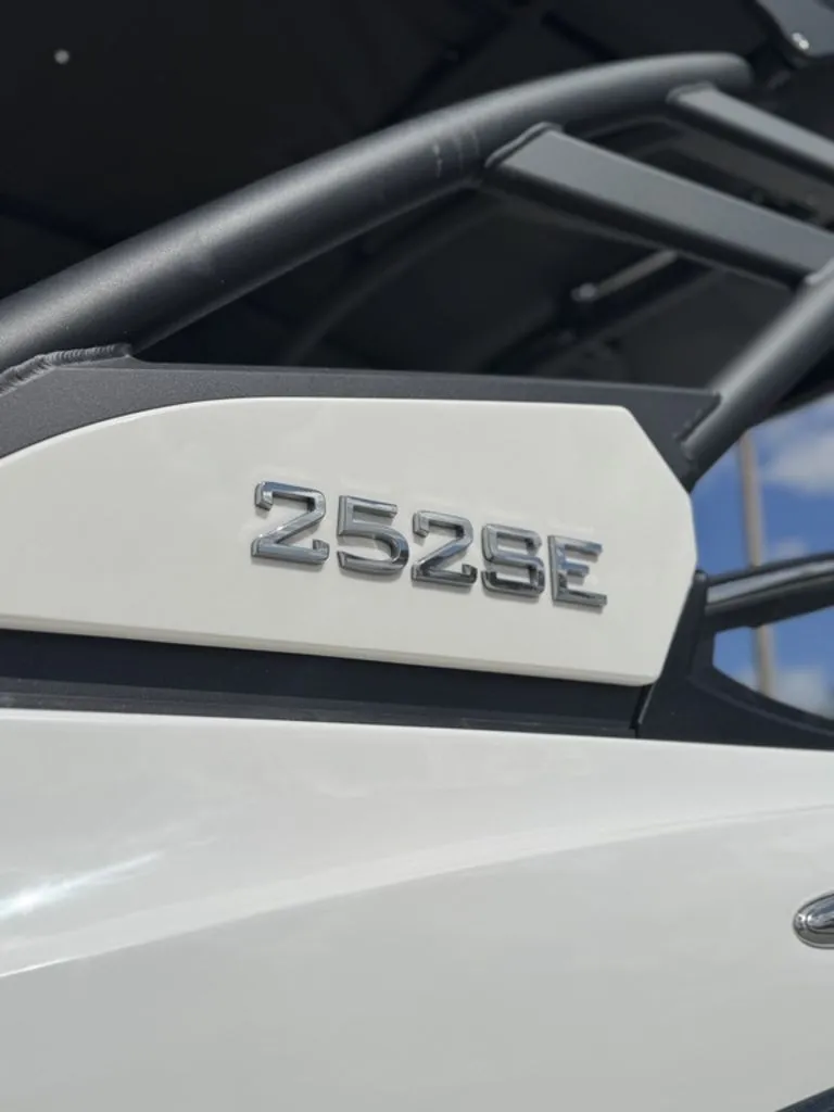 Slide: The Image of Yamaha 252SE 2026 - 7