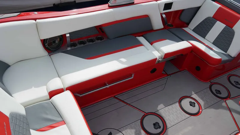 Slide: The Image of MasterCraft X24 2021 - 13