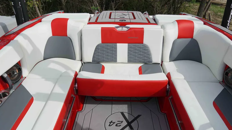 Slide: The Image of MasterCraft X24 2021 - 14