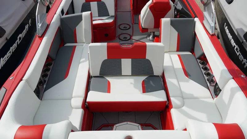 Slide: The Image of MasterCraft X24 2021 - 16