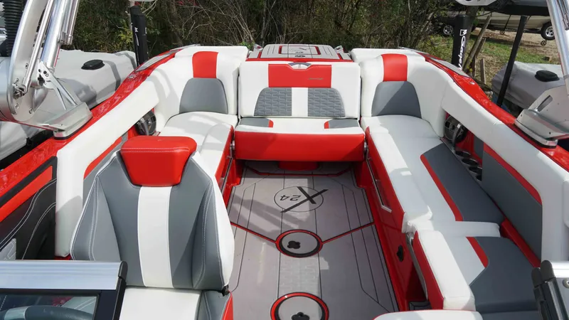 Slide: The Image of MasterCraft X24 2021 - 27